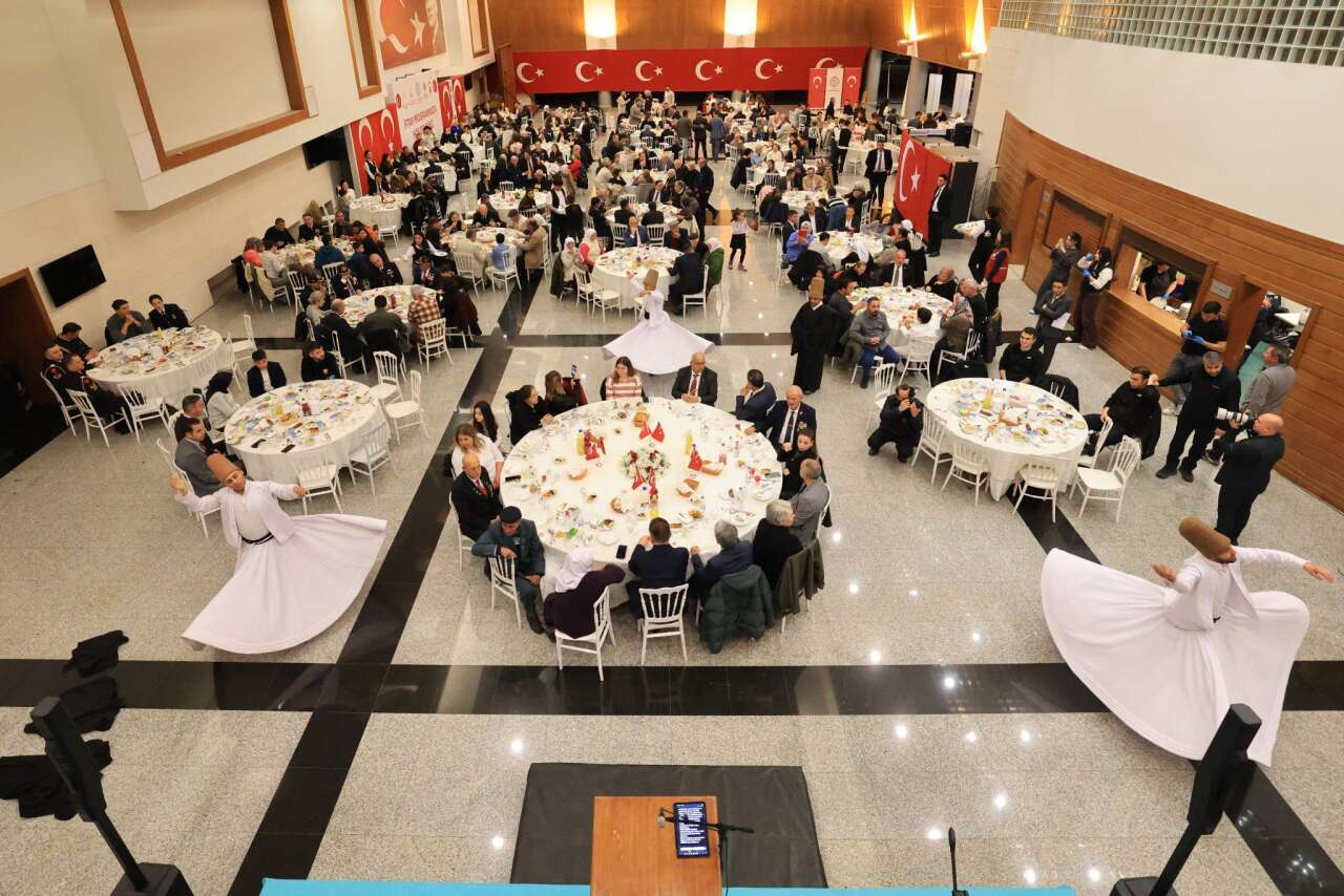 Muğla Valisi Dr. İdris Akbıyık Şehit Yakınları ve Gazilerle İftarda Bir Araya Geldi. 4